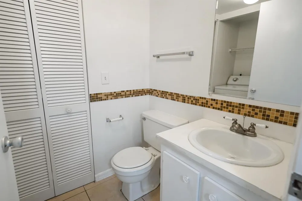 237 ALEMEDA DRIVE #3 Palm Springs, FL 33461