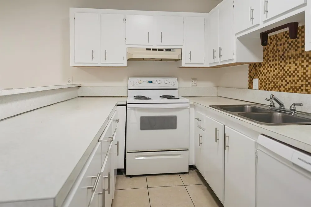 237 ALEMEDA DRIVE #3 Palm Springs, FL 33461