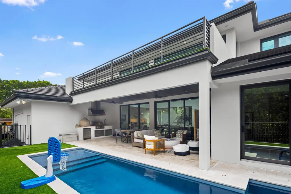 2400 NE 27th Avenue Fort Lauderdale, FL 33305