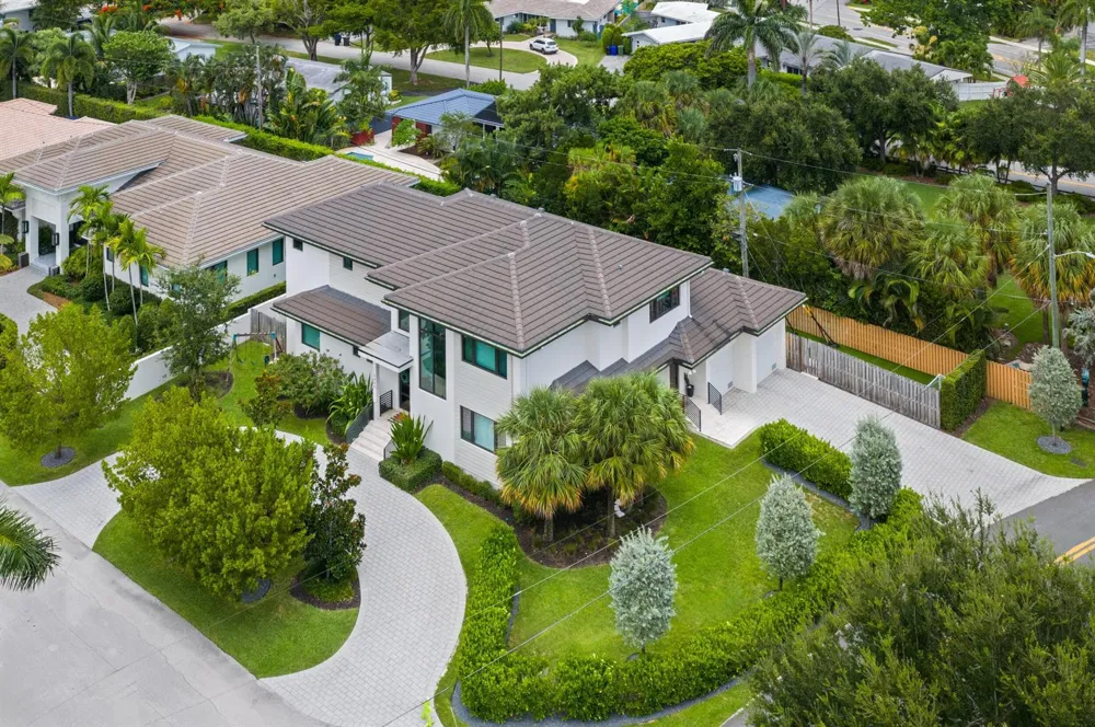 2400 NE 27th Avenue Fort Lauderdale, FL 33305