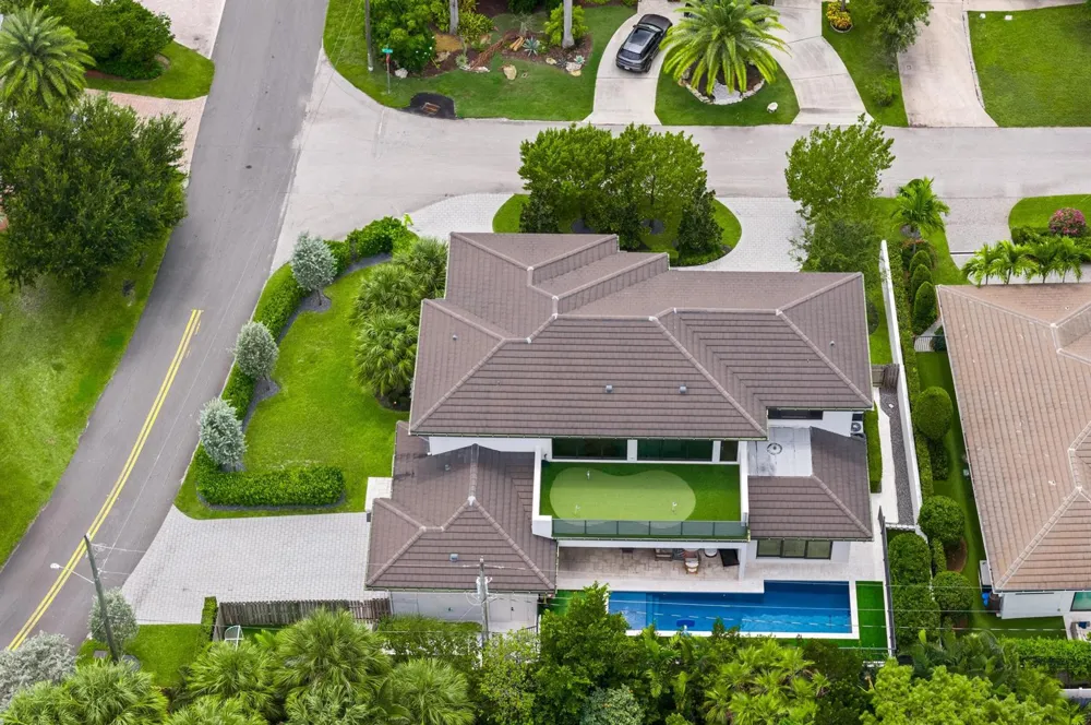 2400 NE 27th Avenue Fort Lauderdale, FL 33305