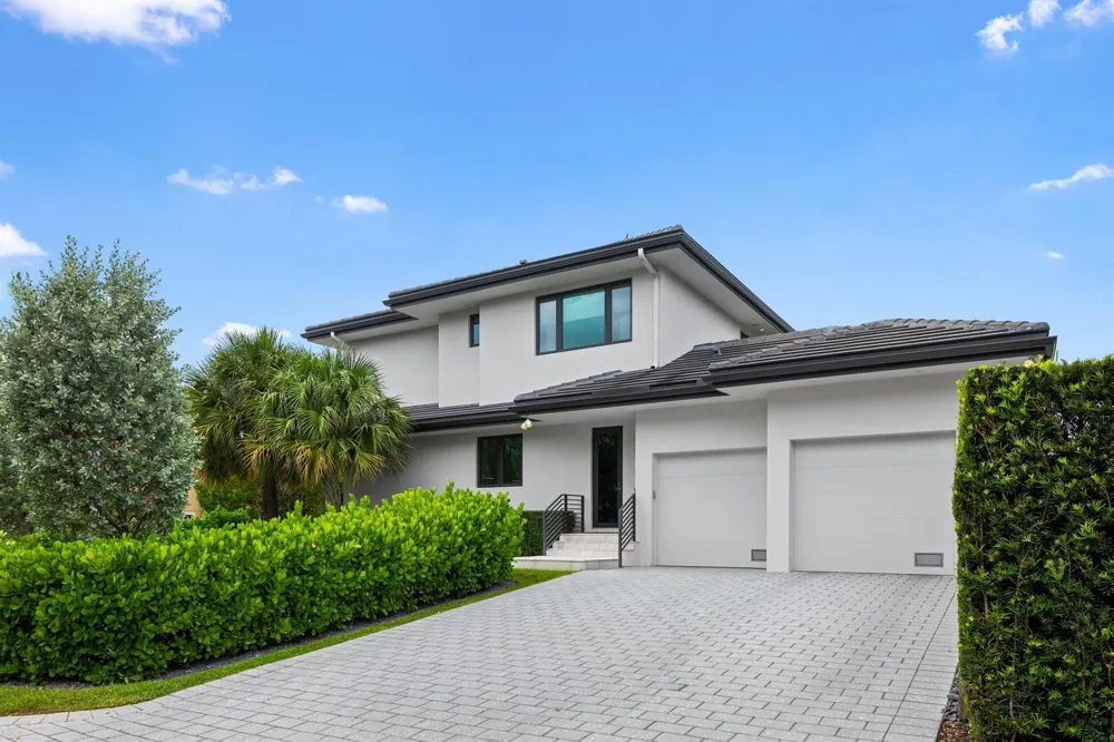 2400 NE 27th Avenue Fort Lauderdale, FL 33305