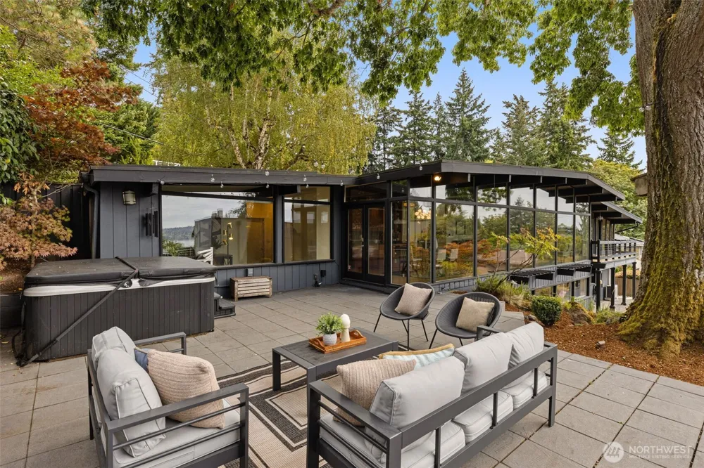 3515 72nd Avenue SE Mercer Island, WA 98040