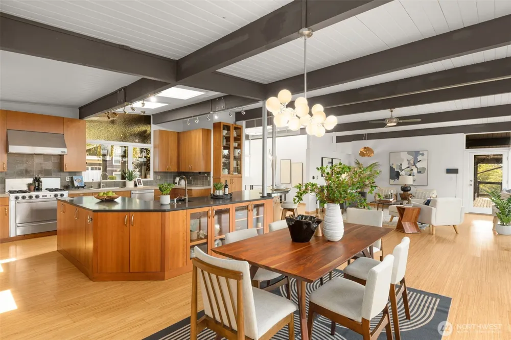 3515 72nd Avenue SE Mercer Island, WA 98040