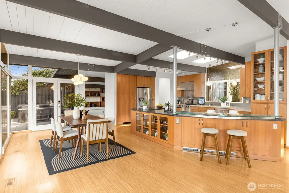 3515 72nd Avenue SE Mercer Island, WA 98040