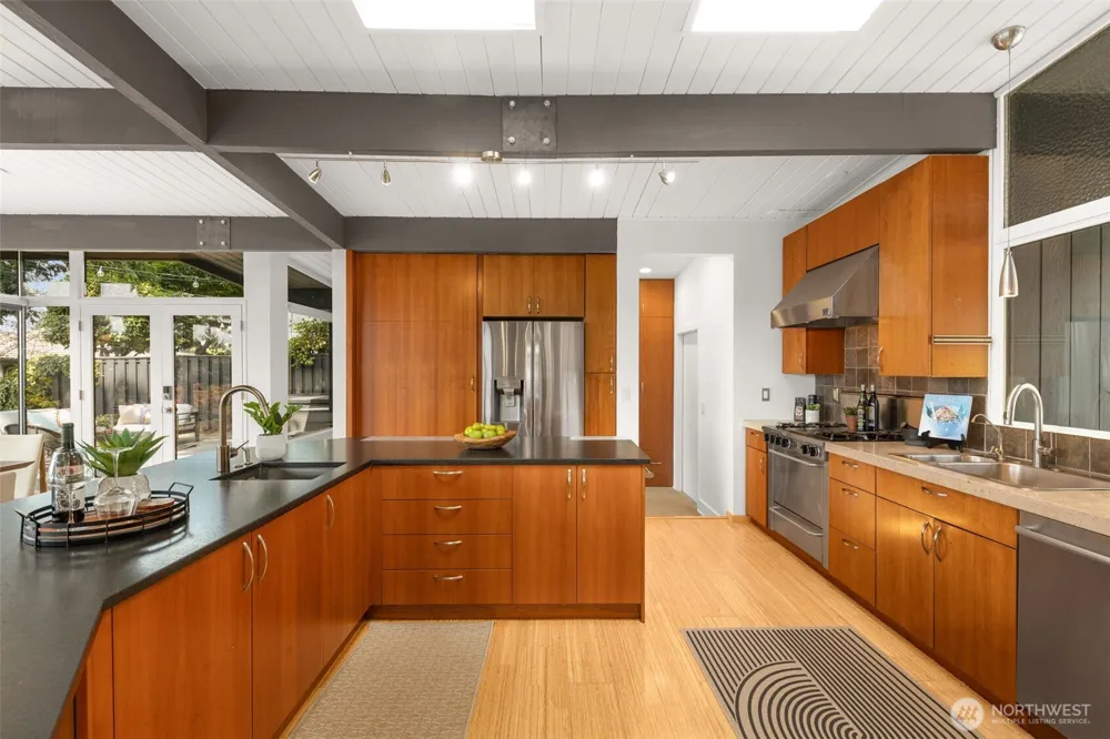 3515 72nd Avenue SE Mercer Island, WA 98040