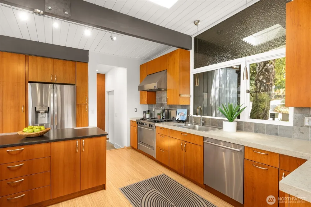 3515 72nd Avenue SE Mercer Island, WA 98040