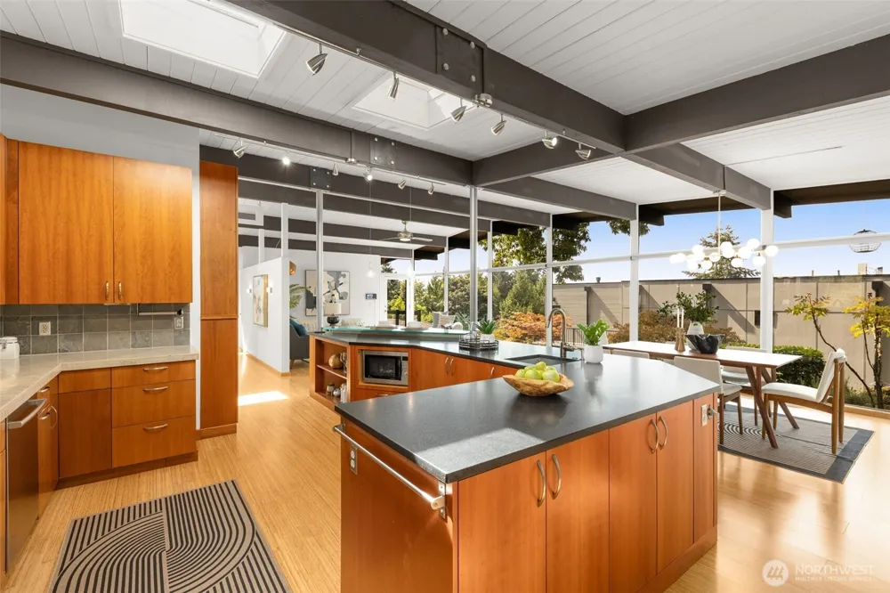 3515 72nd Avenue SE Mercer Island, WA 98040