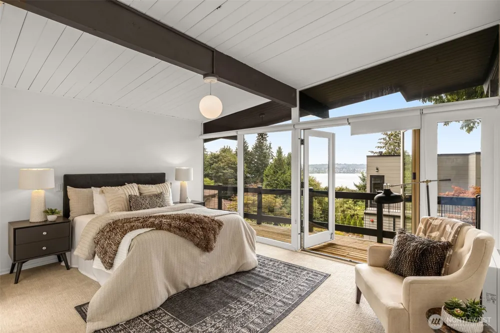 3515 72nd Avenue SE Mercer Island, WA 98040