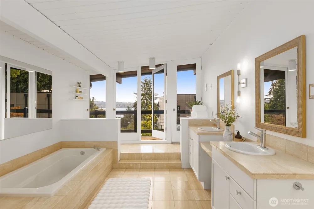 3515 72nd Avenue SE Mercer Island, WA 98040