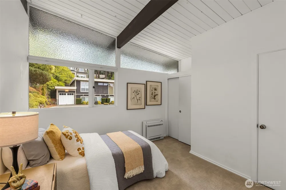 3515 72nd Avenue SE Mercer Island, WA 98040