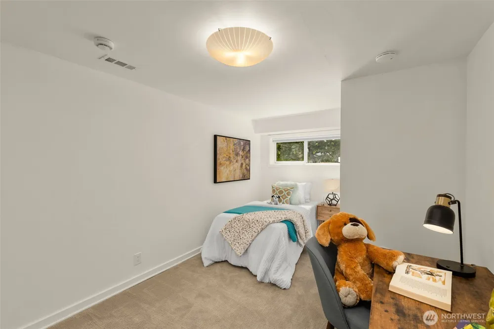 3515 72nd Avenue SE Mercer Island, WA 98040