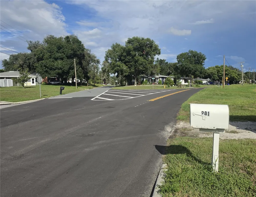 201 LAKE BONNY DRIVE E Lakeland, FL 33801