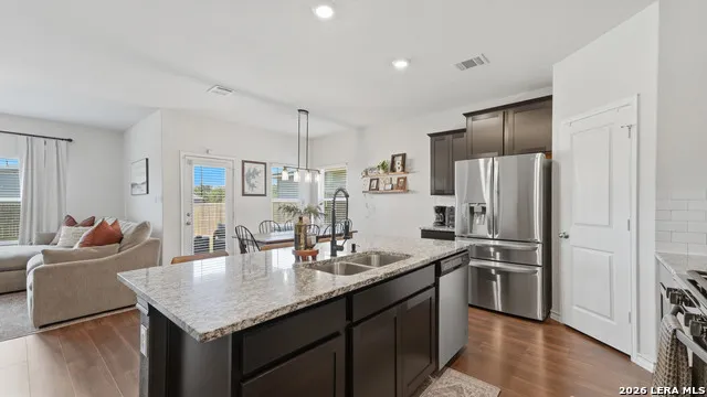 541 BLUE STEM RD New Braunfels, TX 78130