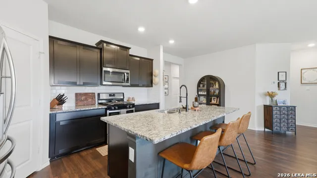 541 BLUE STEM RD New Braunfels, TX 78130