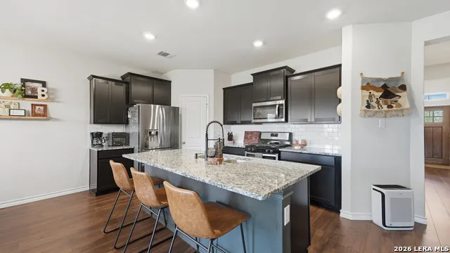 541 BLUE STEM RD New Braunfels, TX 78130