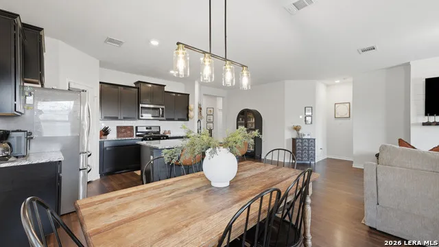 541 BLUE STEM RD New Braunfels, TX 78130