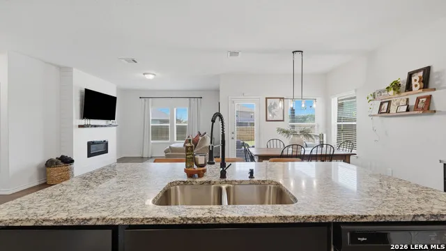 541 BLUE STEM RD New Braunfels, TX 78130