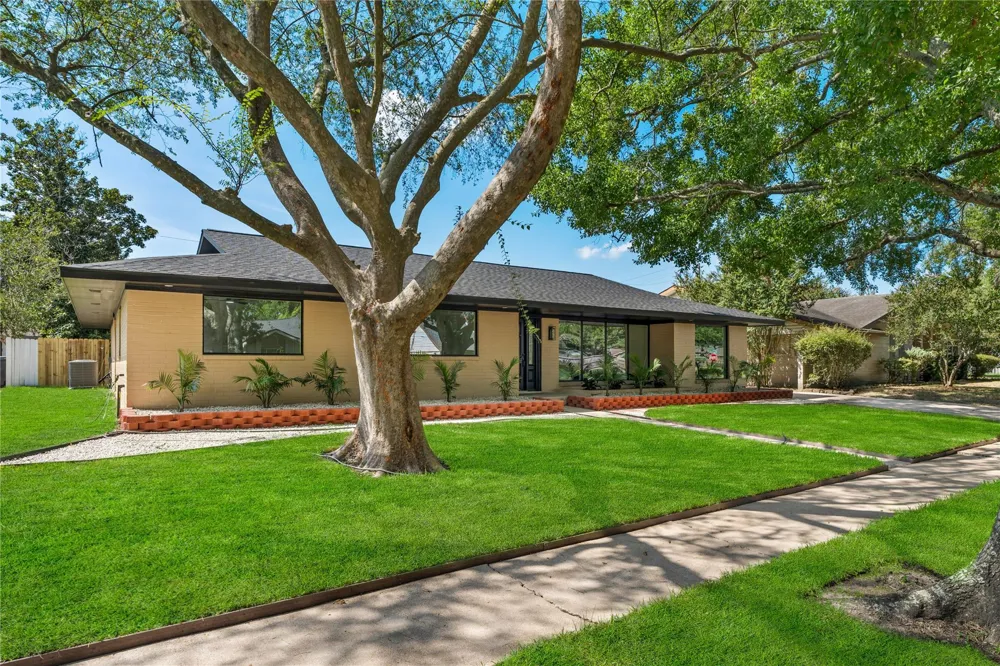 5751 Jason Street Houston, TX 77096