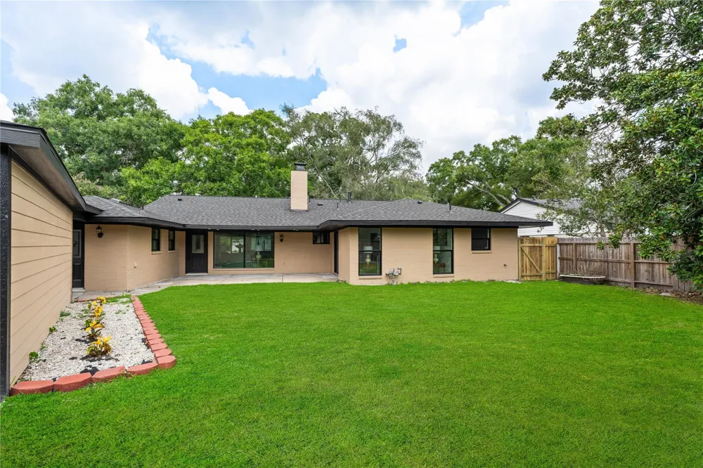 5751 Jason Street Houston, TX 77096