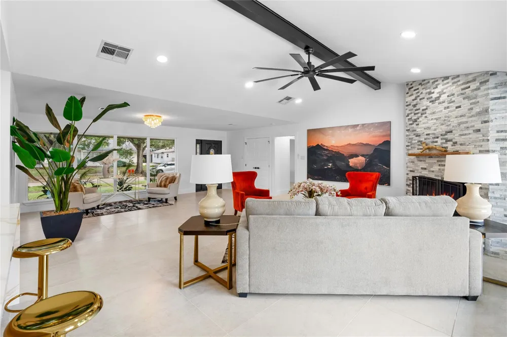 5751 Jason Street Houston, TX 77096