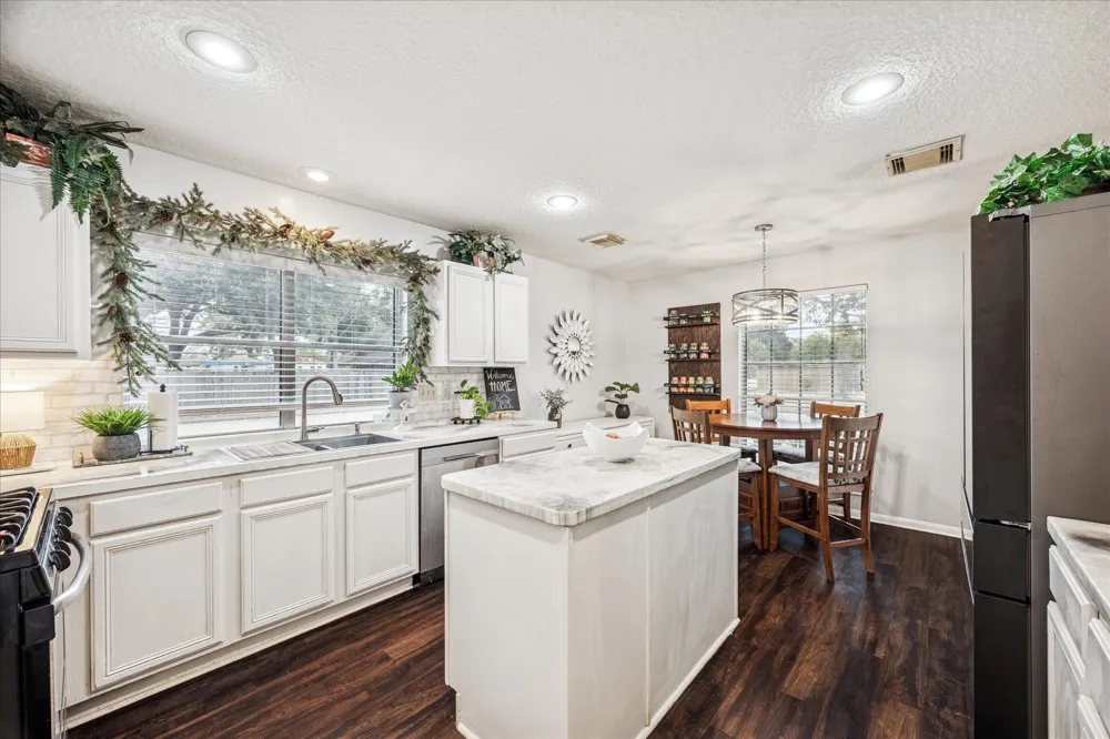 2702 Glendale Drive Pearland, TX 77584