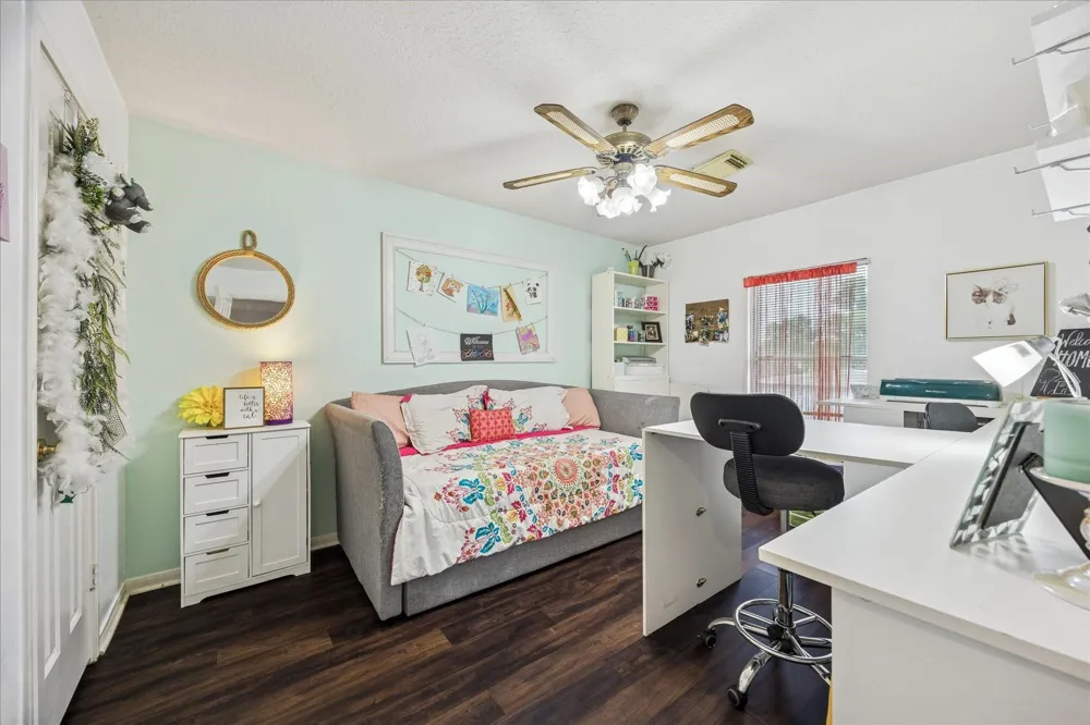 2702 Glendale Drive Pearland, TX 77584