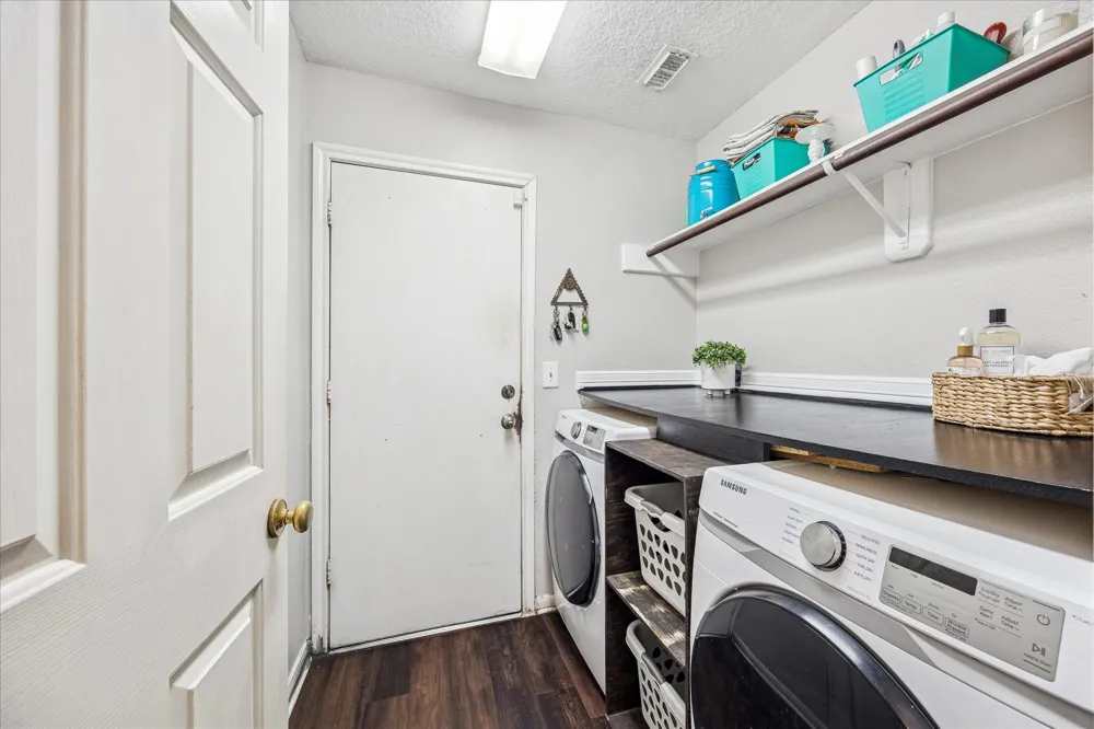 2702 Glendale Drive Pearland, TX 77584