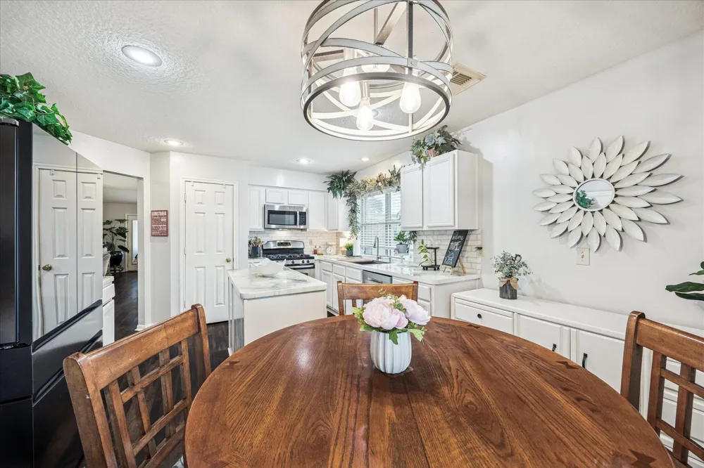 2702 Glendale Drive Pearland, TX 77584