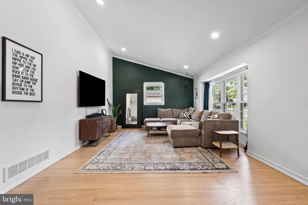 113 RAMBLEWOOD PARKWAY Mount Laurel, NJ 08054