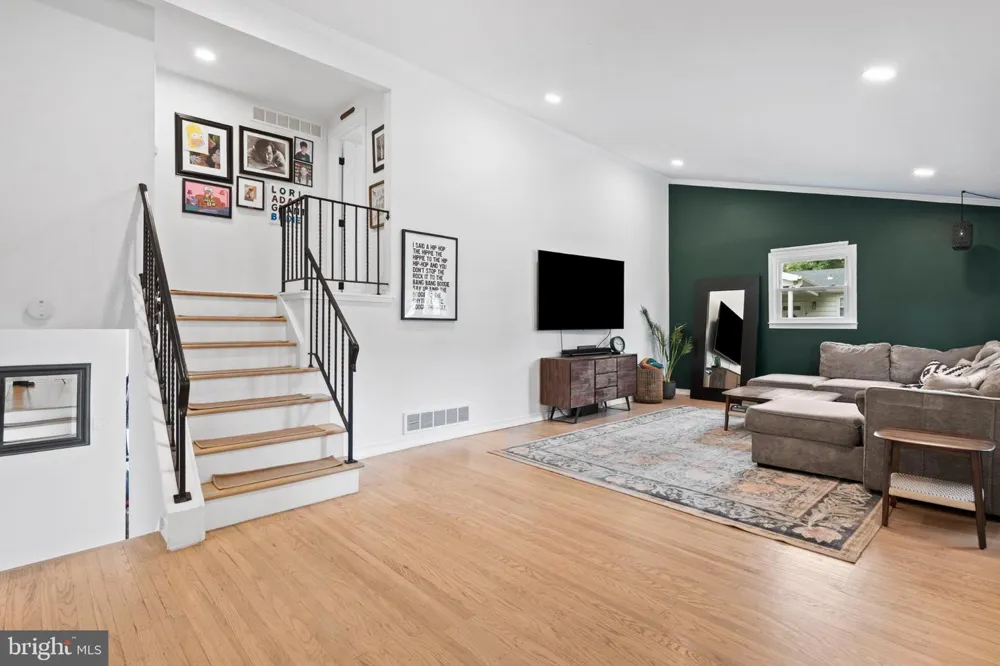 113 RAMBLEWOOD PARKWAY Mount Laurel, NJ 08054