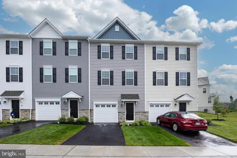 412 RIDGEWOOD DRIVE