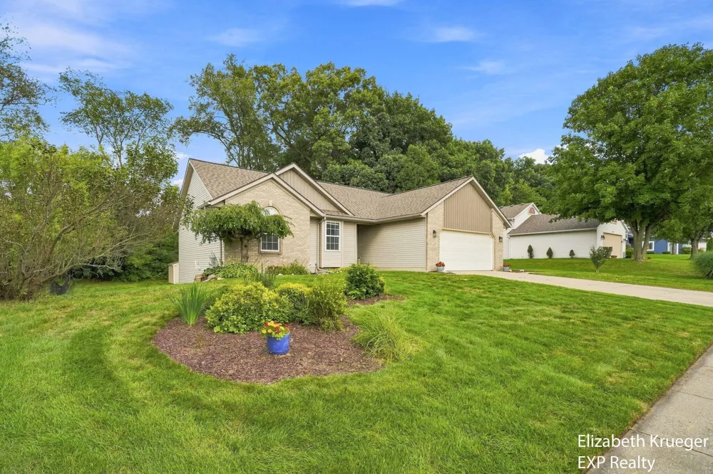 1031 Legacy Drive NE Comstock Park, MI 49321