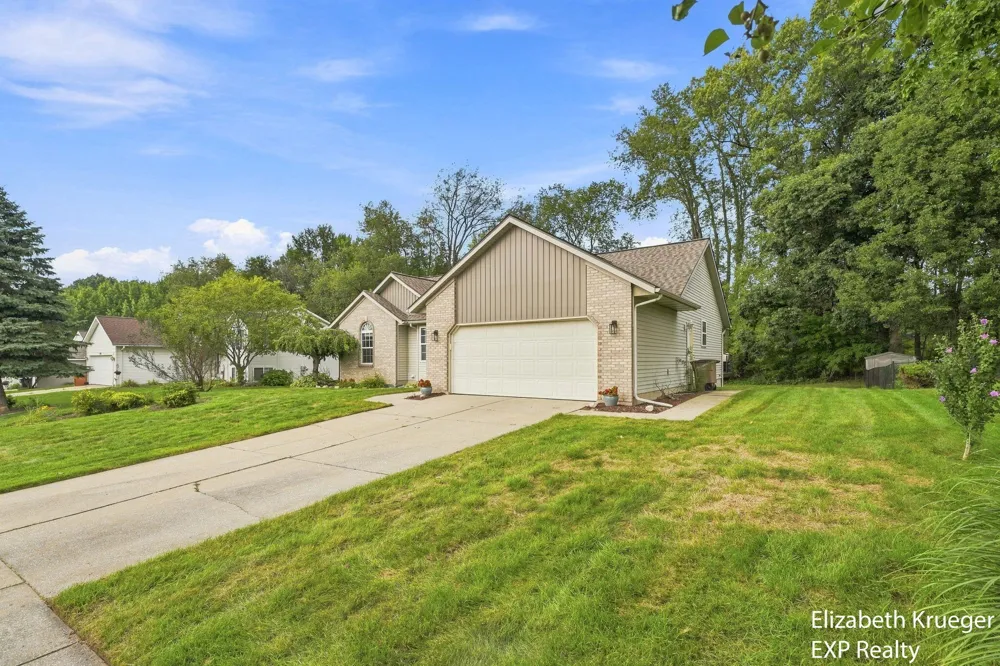 1031 Legacy Drive NE Comstock Park, MI 49321
