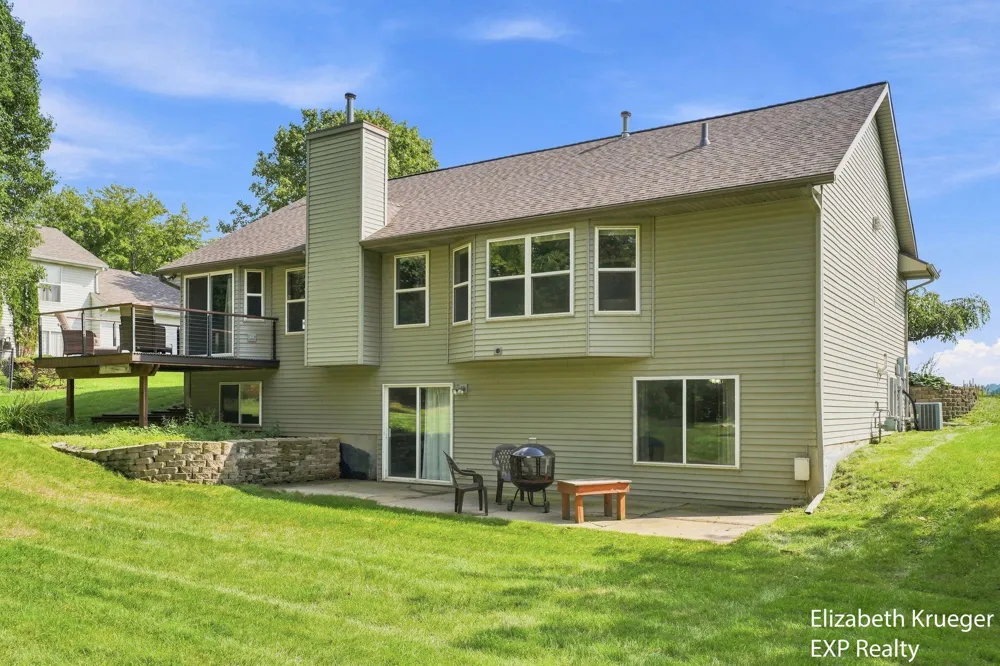 1031 Legacy Drive NE Comstock Park, MI 49321