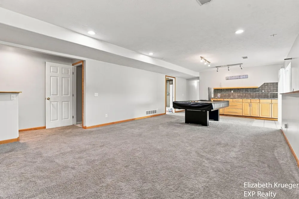 1031 Legacy Drive NE Comstock Park, MI 49321
