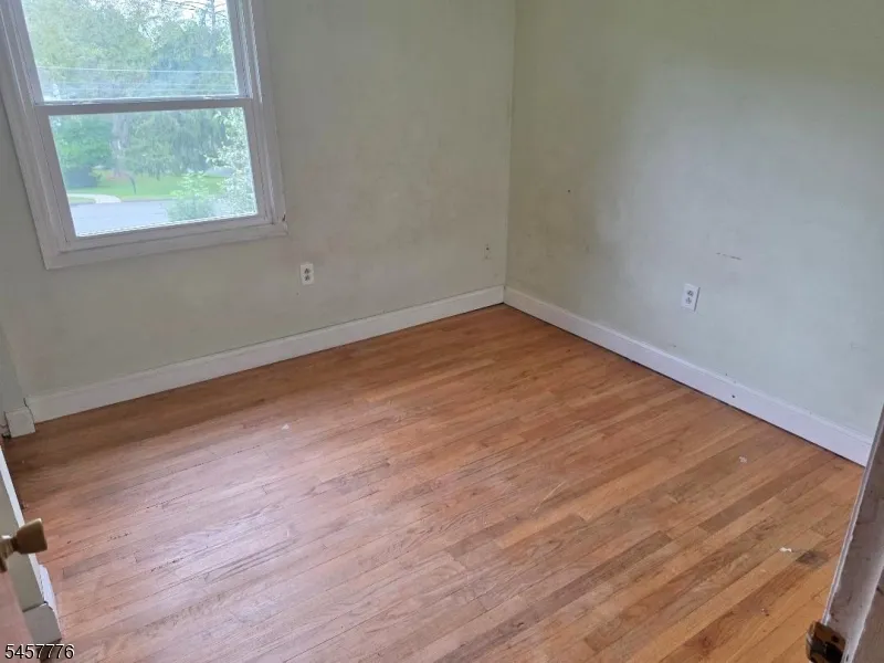 7 Jeanette Ln Holland, NJ 08848