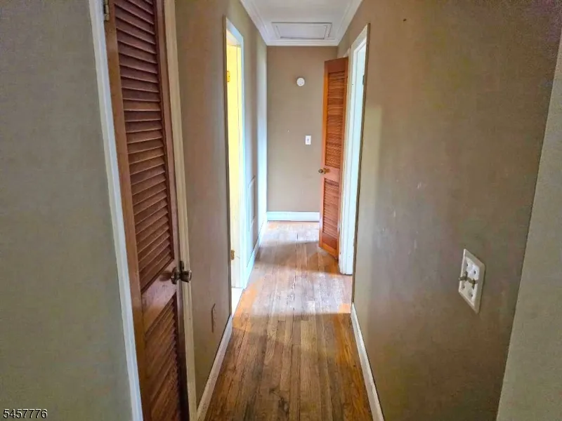 7 Jeanette Ln Holland, NJ 08848