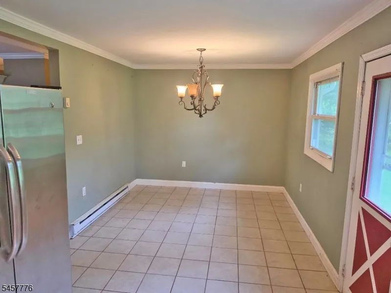 7 Jeanette Ln Holland, NJ 08848
