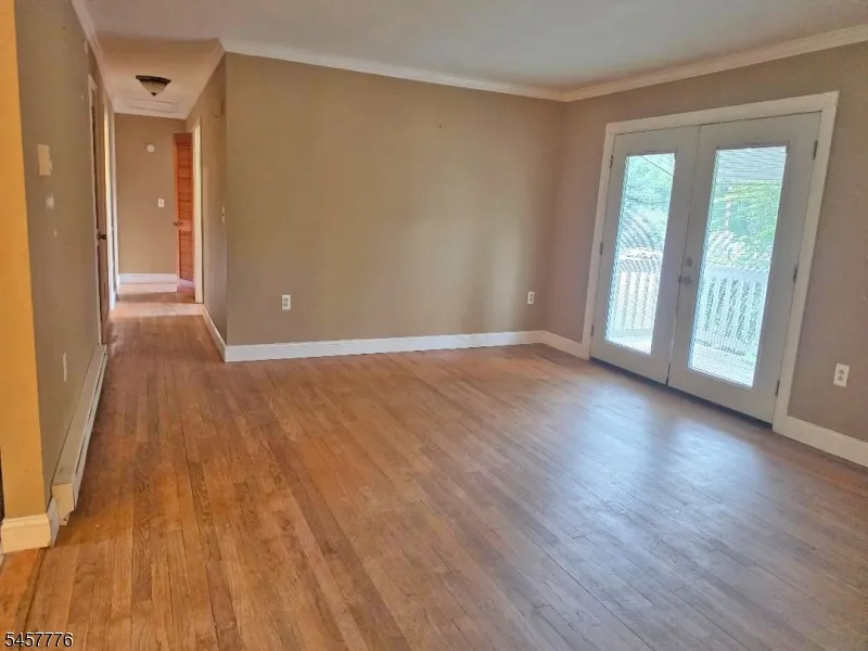 7 Jeanette Ln Holland, NJ 08848