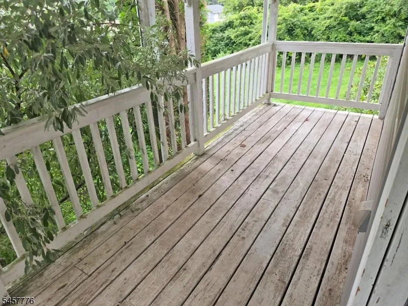 7 Jeanette Ln Holland, NJ 08848