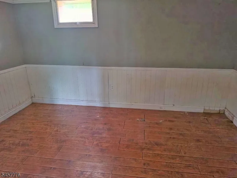 7 Jeanette Ln Holland, NJ 08848