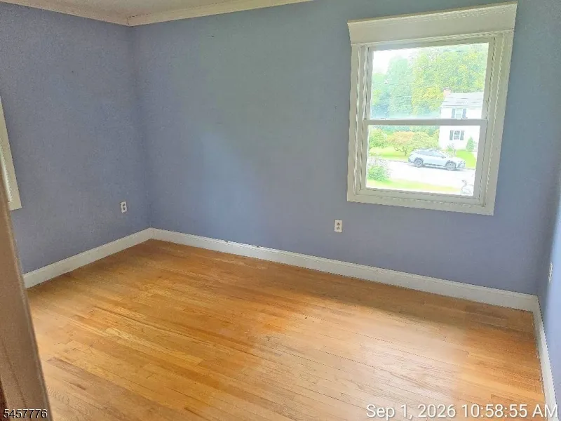 7 Jeanette Ln Holland, NJ 08848