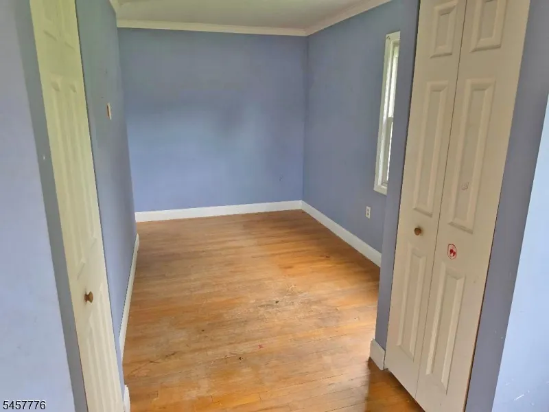 7 Jeanette Ln Holland, NJ 08848