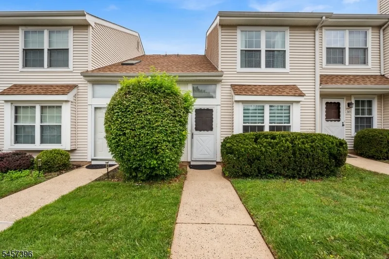 11 Canterbury Cir Franklin, NJ 08873