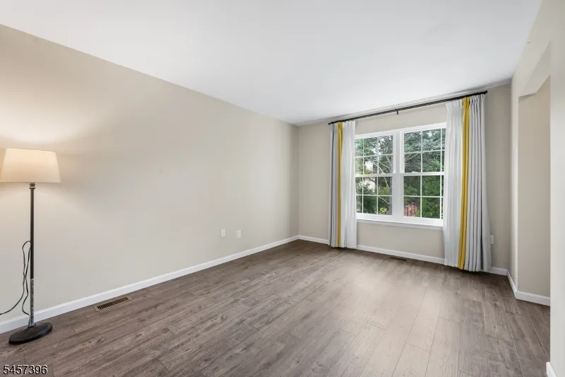11 Canterbury Cir Franklin, NJ 08873