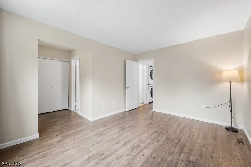 11 Canterbury Cir Franklin, NJ 08873