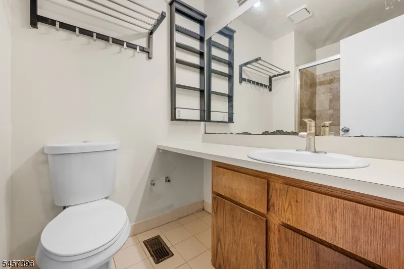 11 Canterbury Cir Franklin, NJ 08873