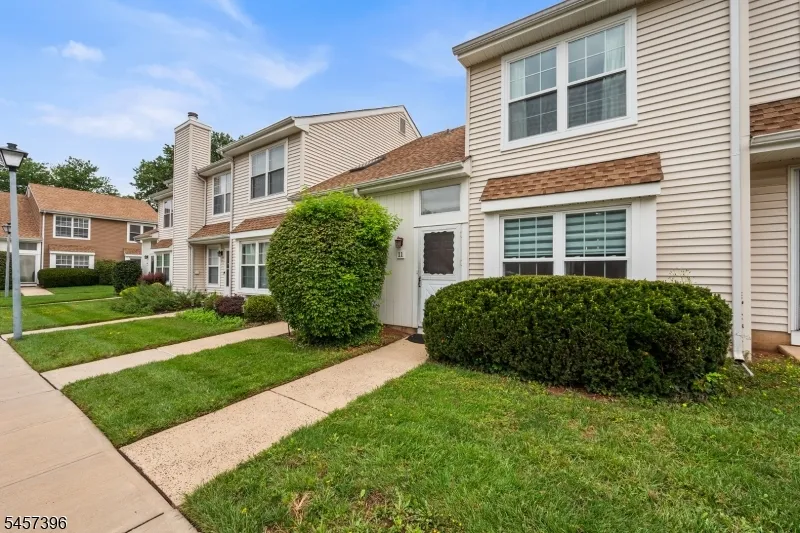 11 Canterbury Cir Franklin, NJ 08873