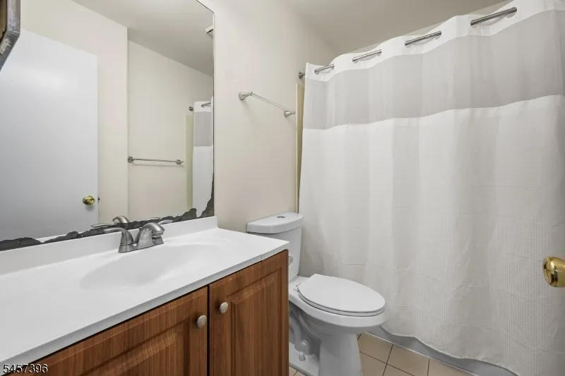 11 Canterbury Cir Franklin, NJ 08873